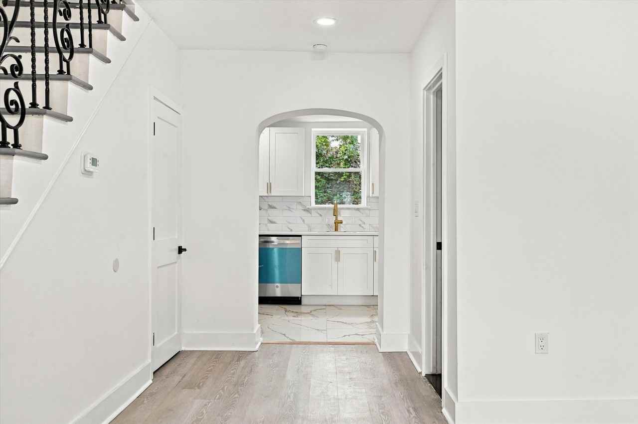 1224 N Saint Bernard St - Photo 4 of 13