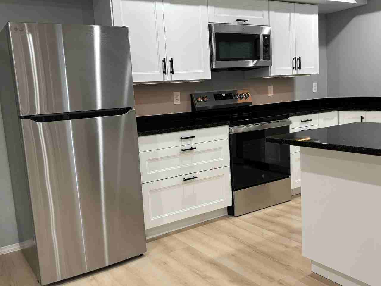 2717 E 32nd St #4 - Photo 2 of 20