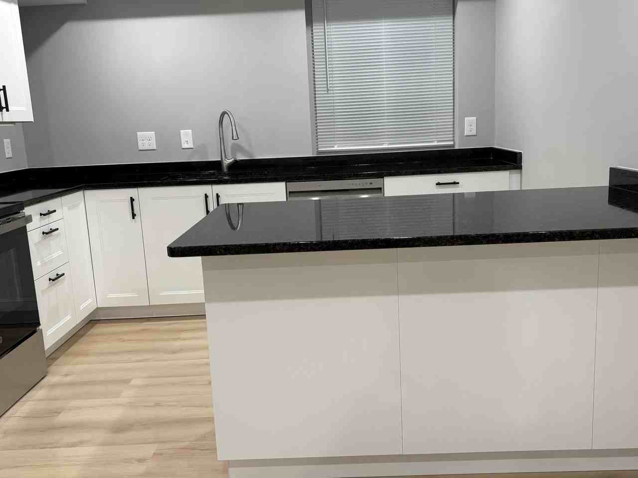 2717 E 32nd St #4 - Photo 3 of 20