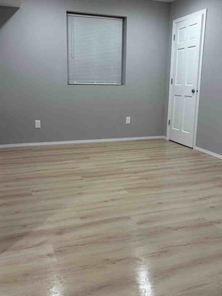 2717 E 32nd St #4 - Photo 6 of 20