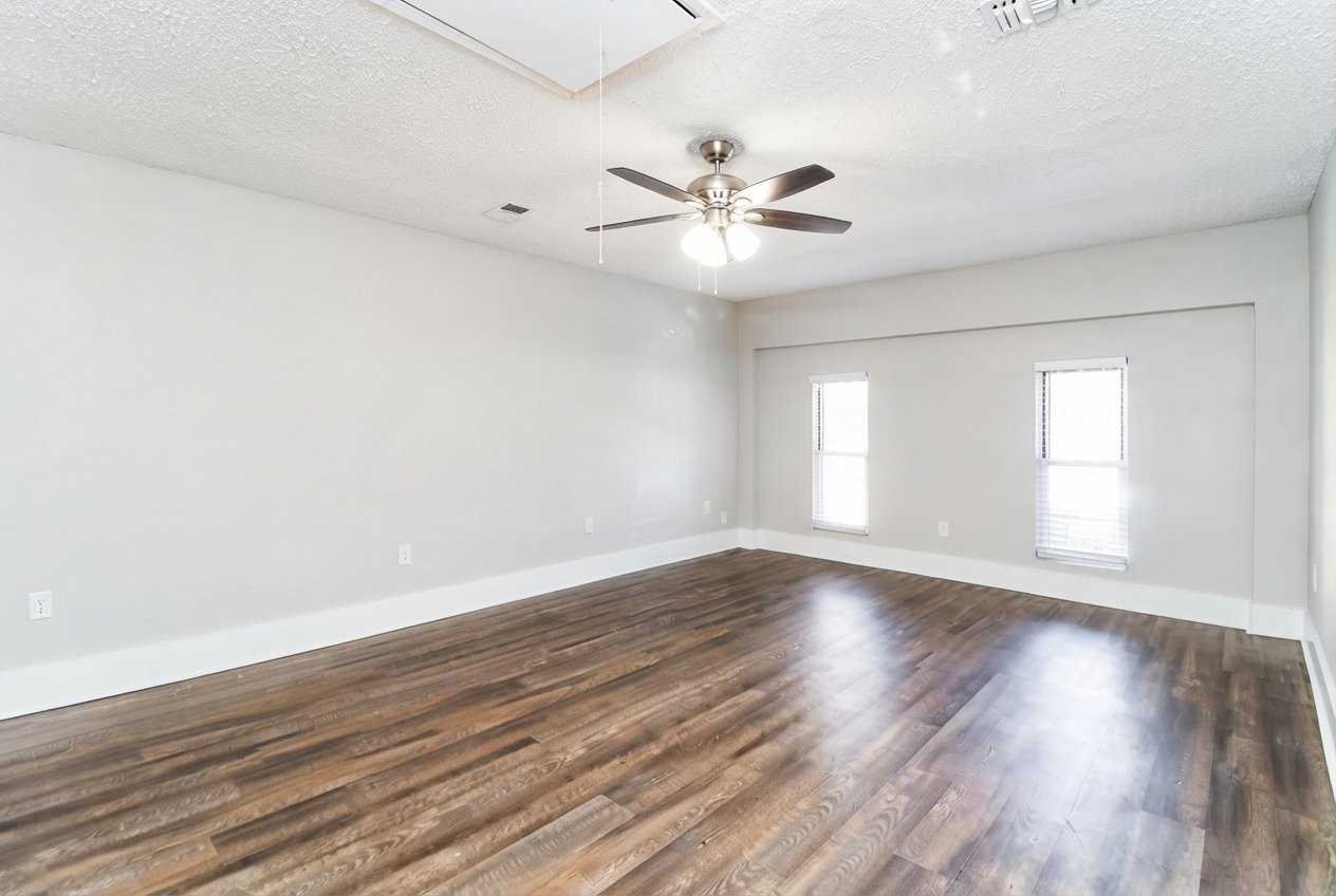 2211 W Oakdale Rd - Photo 2 of 3