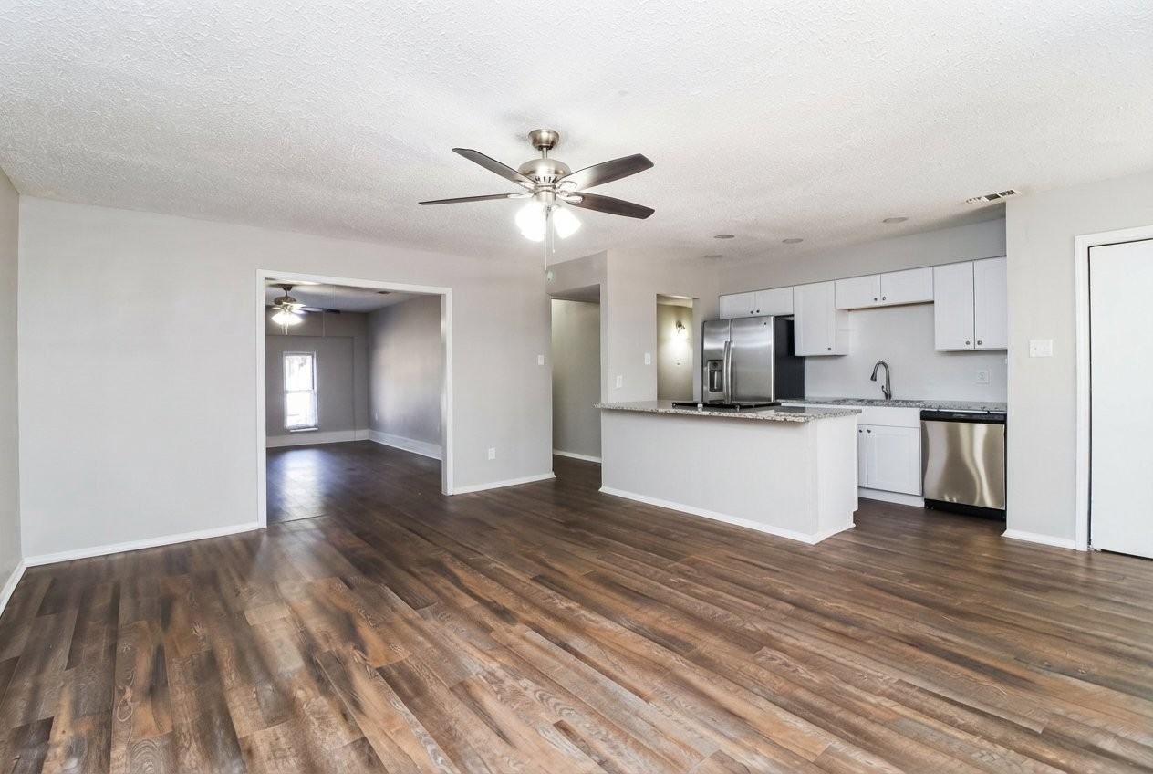2211 W Oakdale Rd - Photo 3 of 3