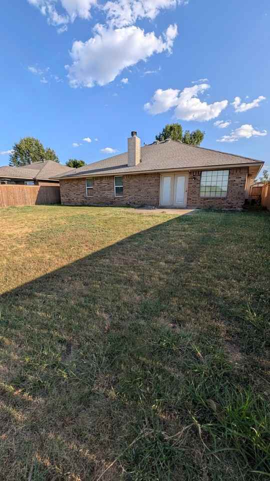 7913 Nw 84th St - Photo 2 of 3