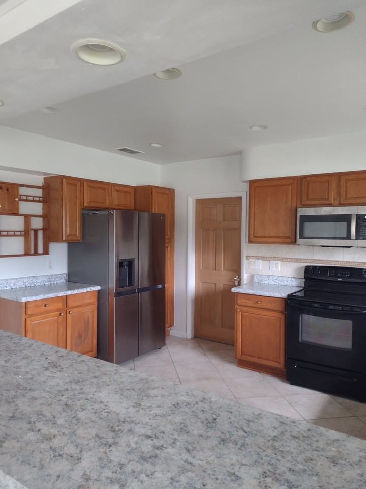 225 E 29th Ct - Photo 5 of 15