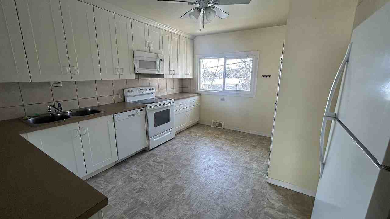 3705 14 St Nw - Photo 2 of 8