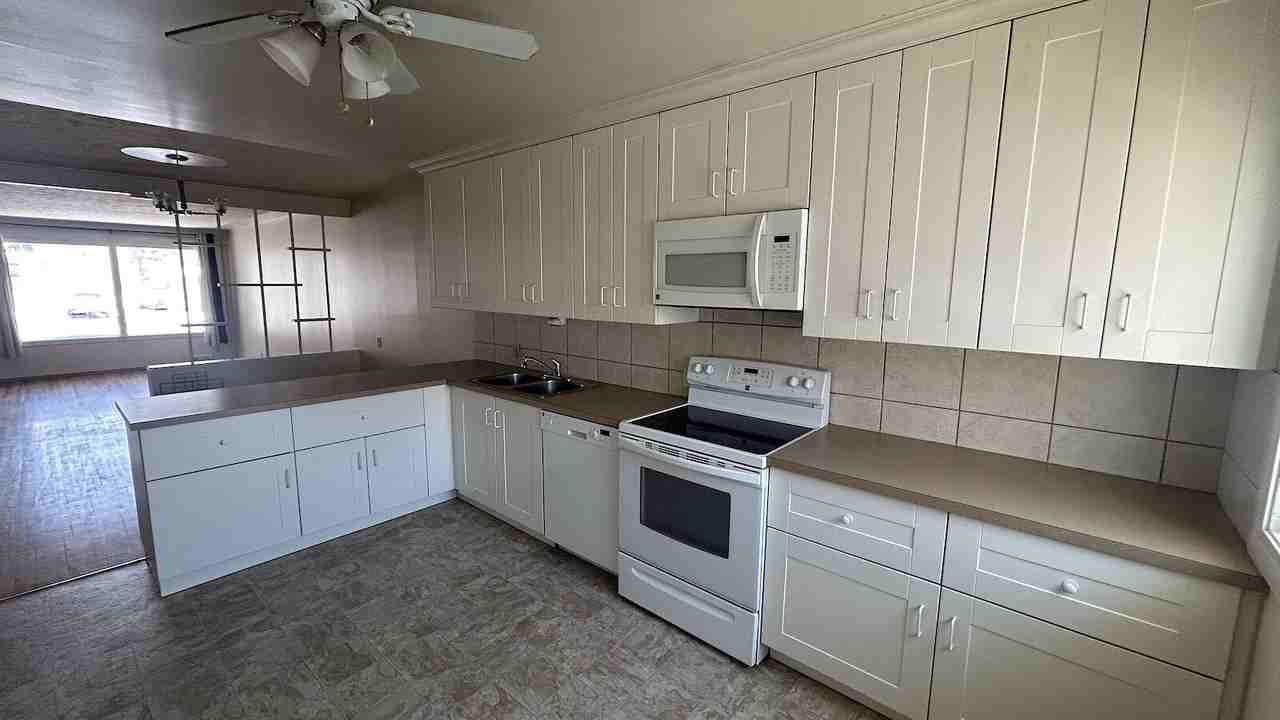3705 14 St Nw - Photo 3 of 8