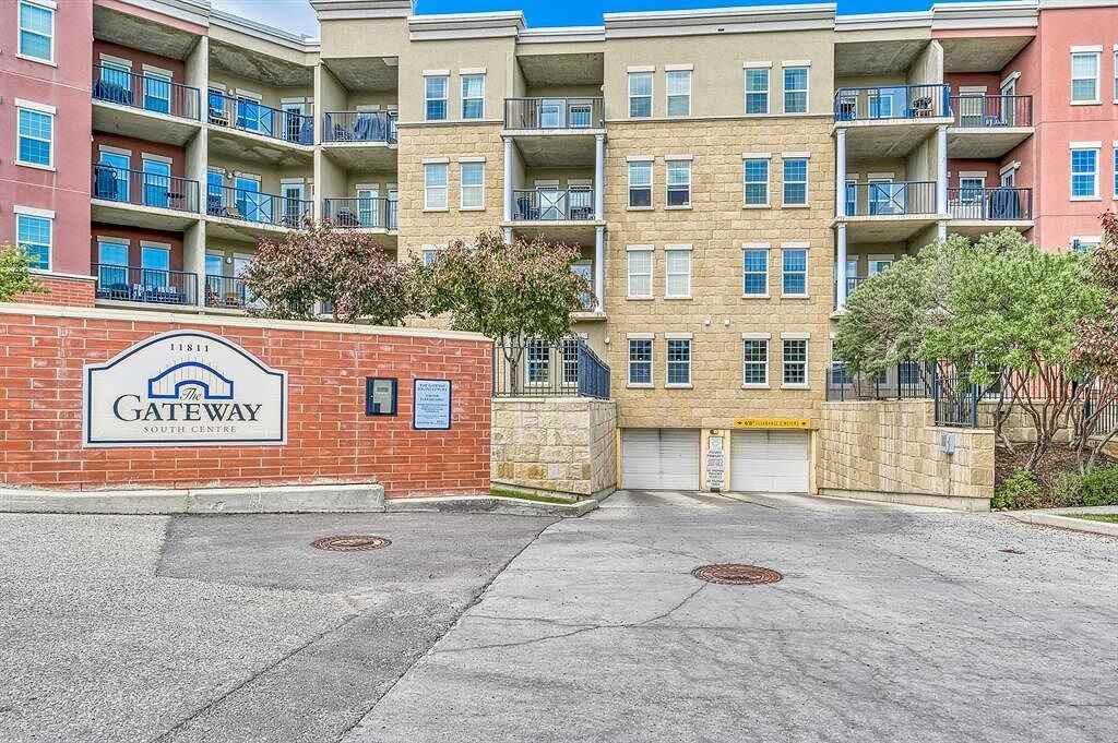 11811 Lake Fraser Dr Se - Photo 2 of 20