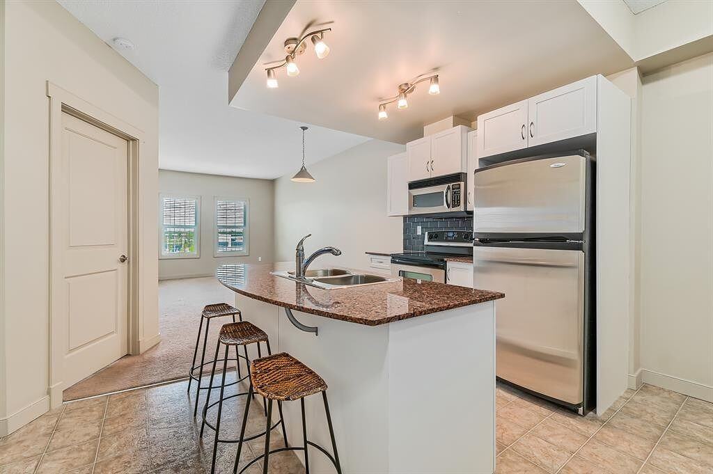 11811 Lake Fraser Dr Se - Photo 4 of 20