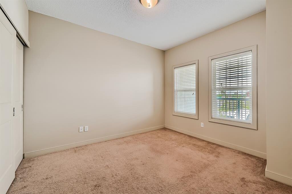 11811 Lake Fraser Dr Se - Photo 6 of 20