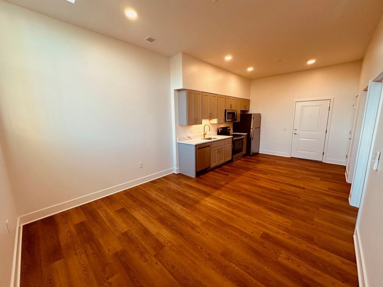 204 N George St #202 - Photo 2 of 8