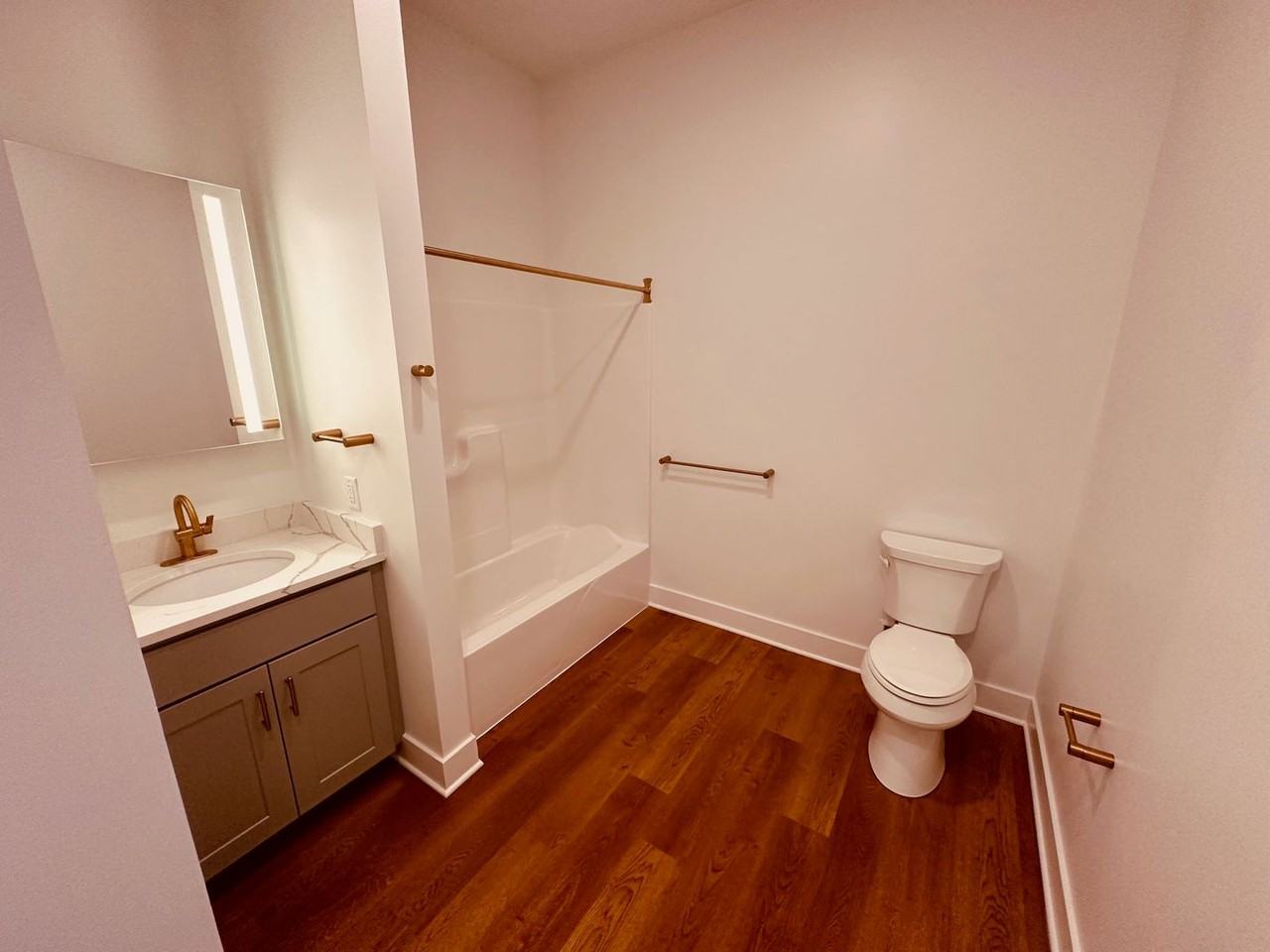 204 N George St #202 - Photo 4 of 8
