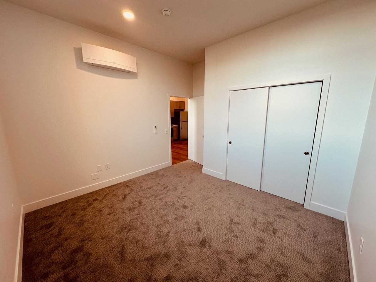 204 N George St #202 - Photo 5 of 8