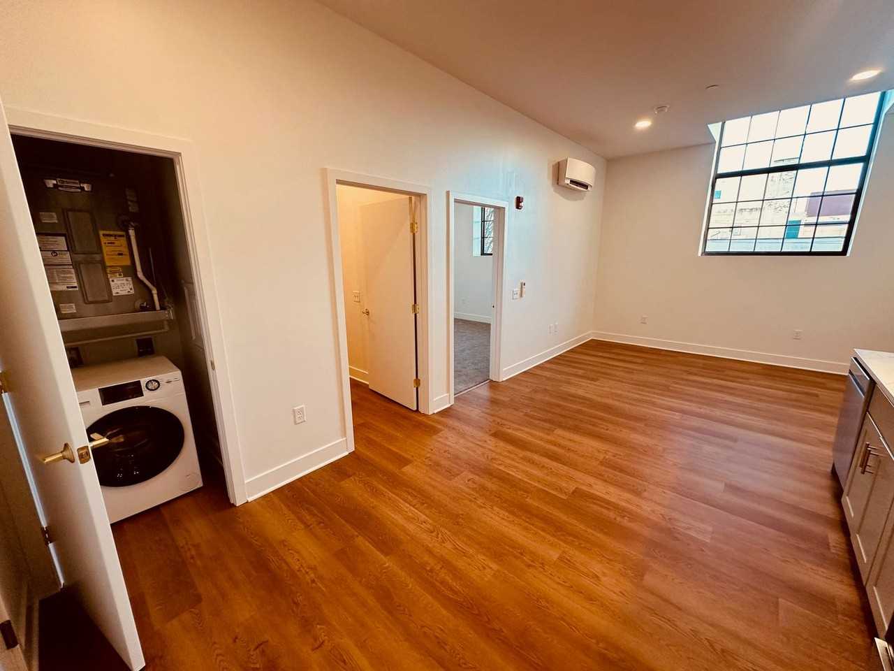 204 N George St #202 - Photo 7 of 8