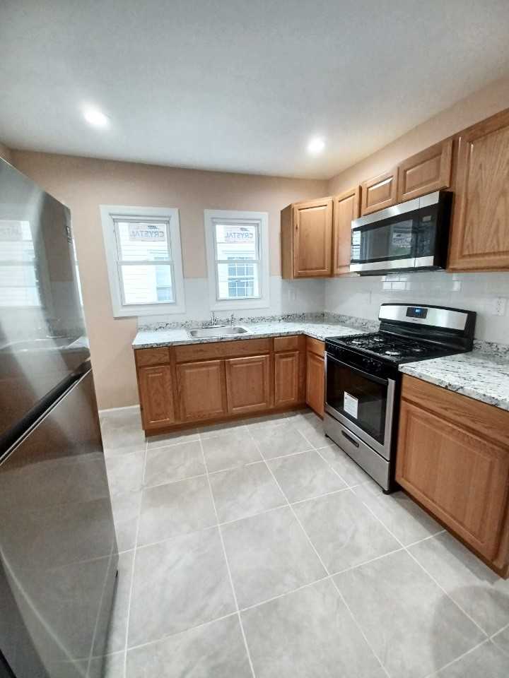 528 S Clinton St #2ndFL - Photo 2 of 6