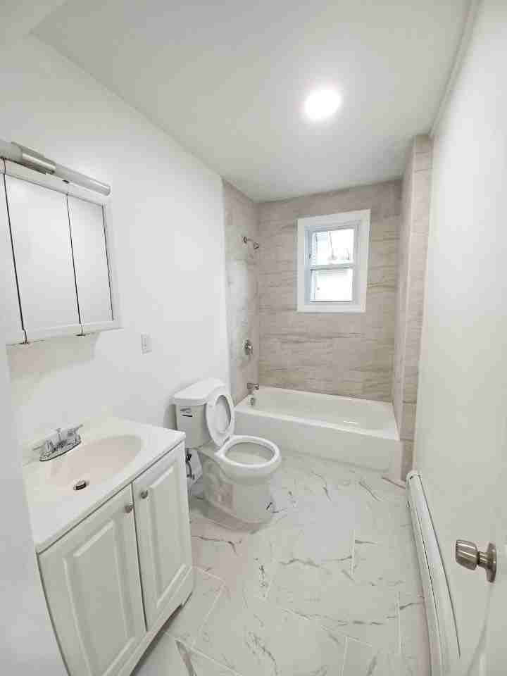 528 S Clinton St #2ndFL - Photo 4 of 6
