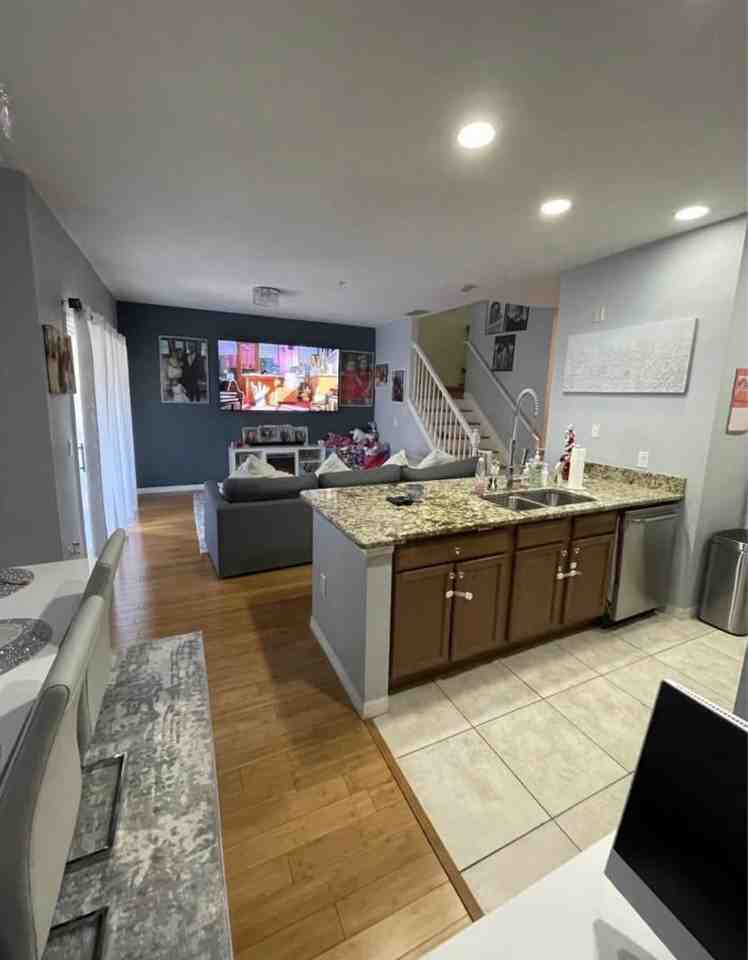 2550 Grand Central Pkwy #12 - Photo 2 of 14