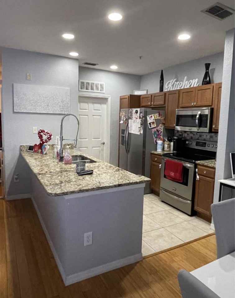 2550 Grand Central Pkwy #12 - Photo 6 of 14