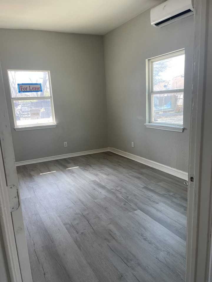 1309 Keats St #2 - Photo 3 of 9
