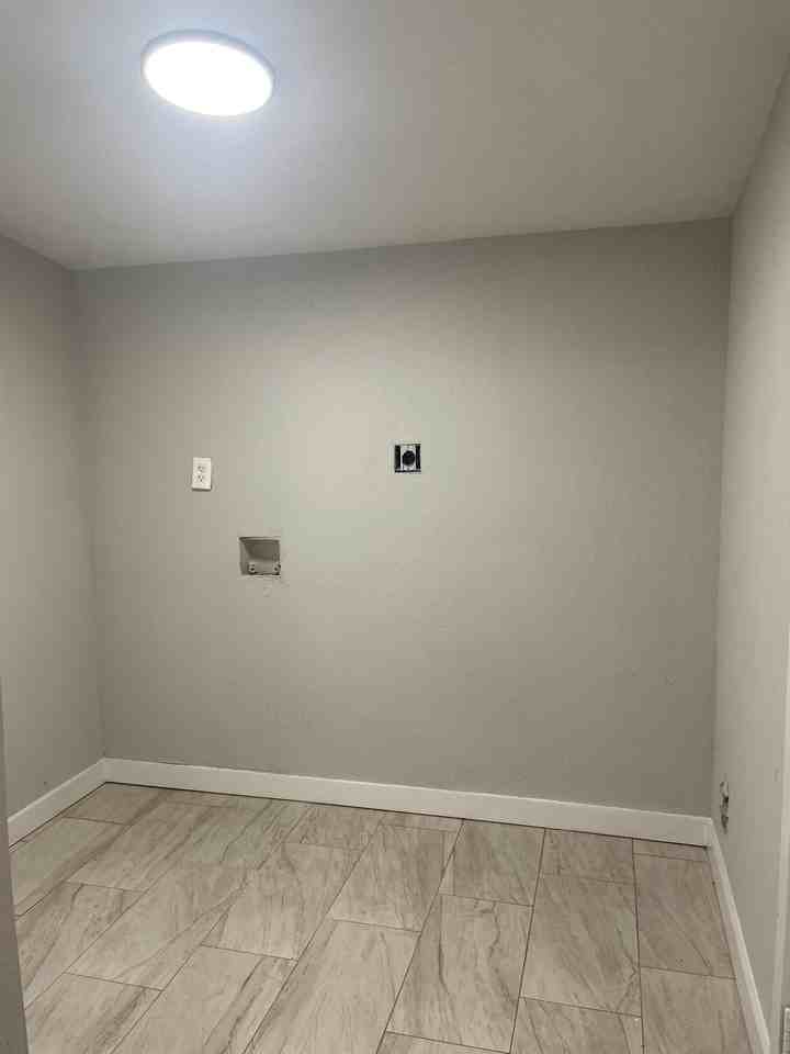 1309 Keats St #2 - Photo 4 of 9