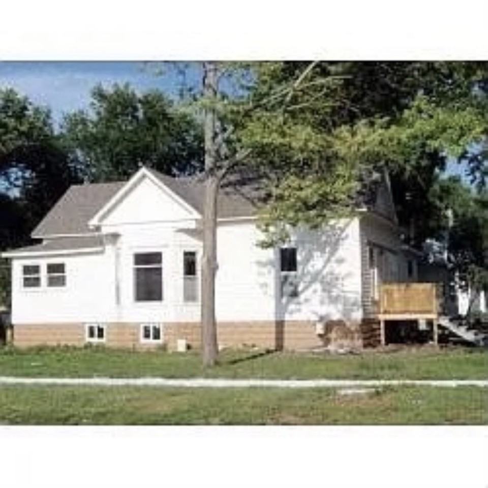 211 W 10th St #NA - Photo 2 of 4