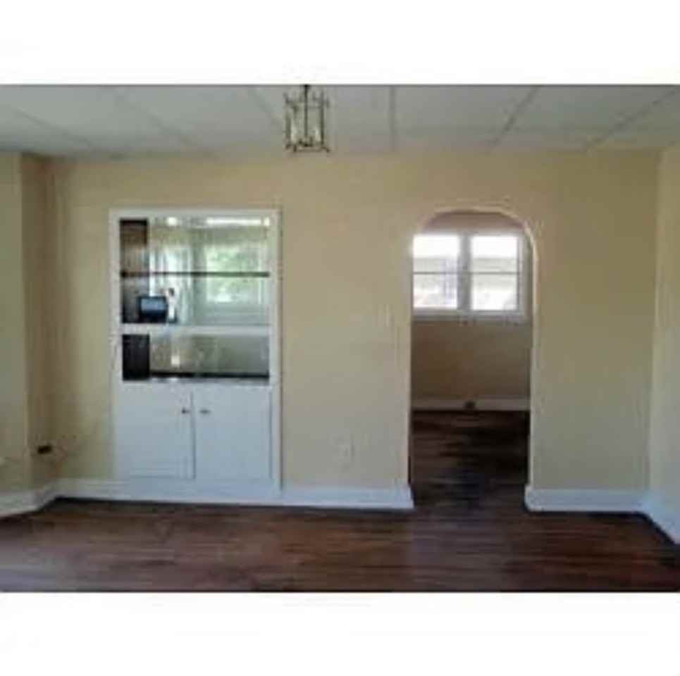 211 W 10th St #NA - Photo 3 of 4