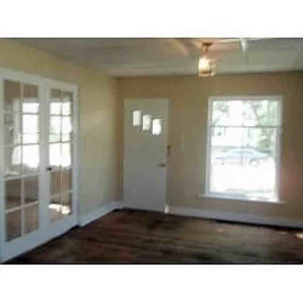 211 W 10th St #NA - Photo 4 of 4