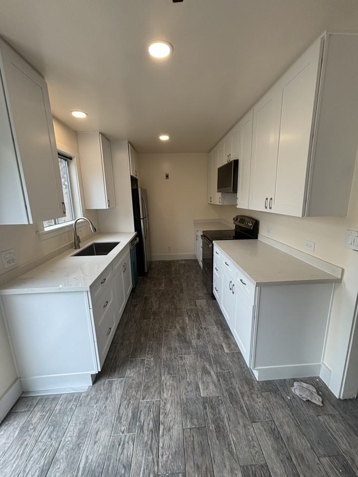 1020 Olive St #B - Photo 2 of 7