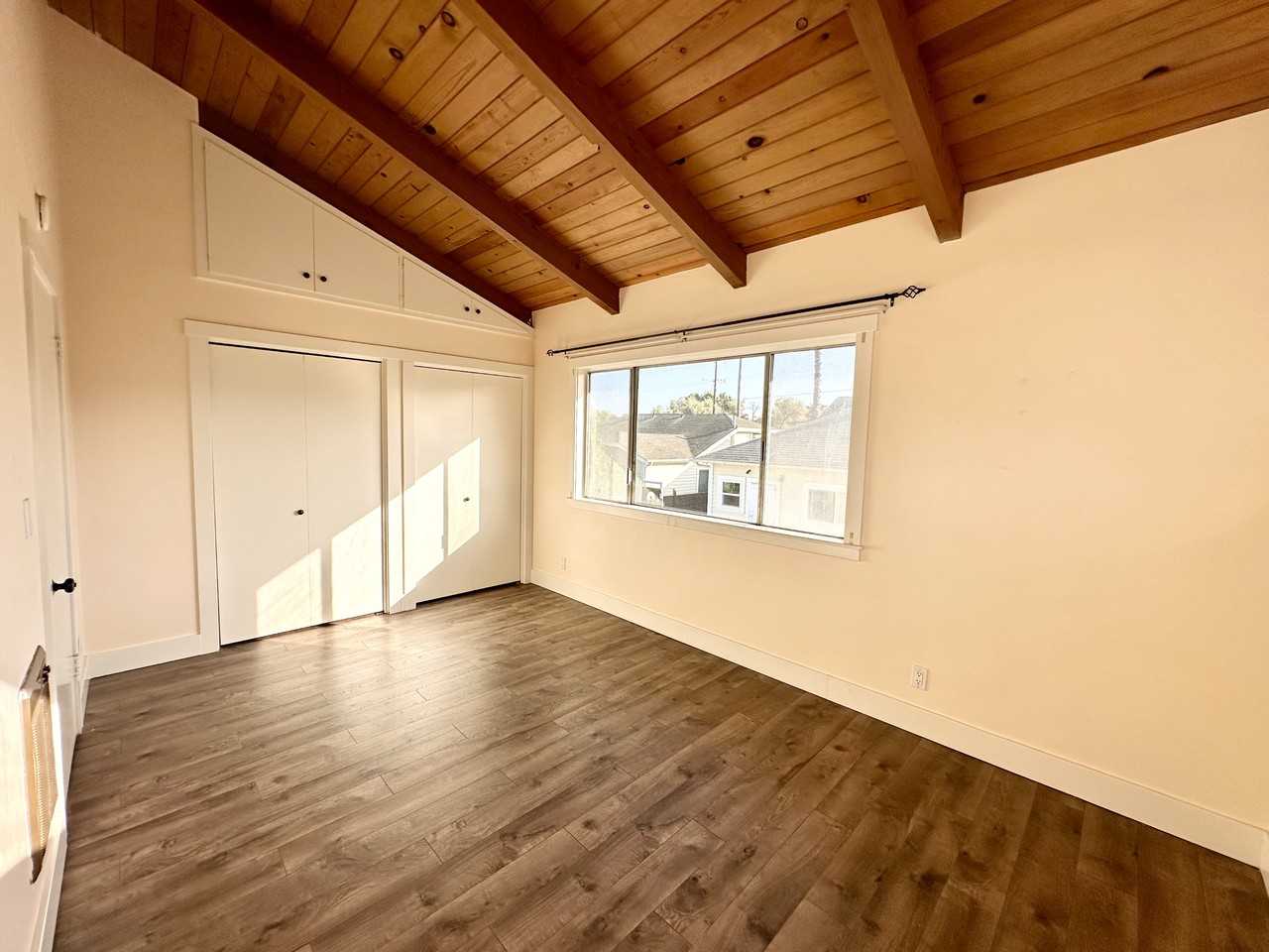 1020 Olive St #B - Photo 3 of 7