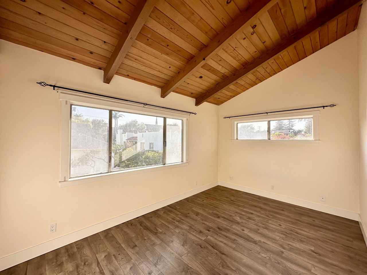 1020 Olive St #B - Photo 4 of 7
