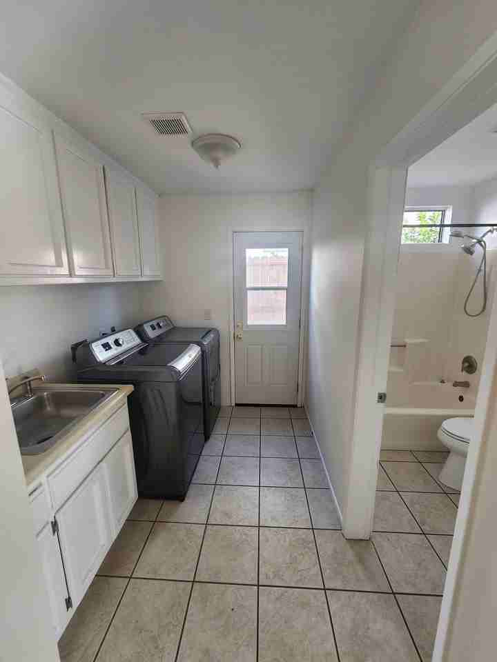 564 N 14th St #NA - Photo 4 of 22