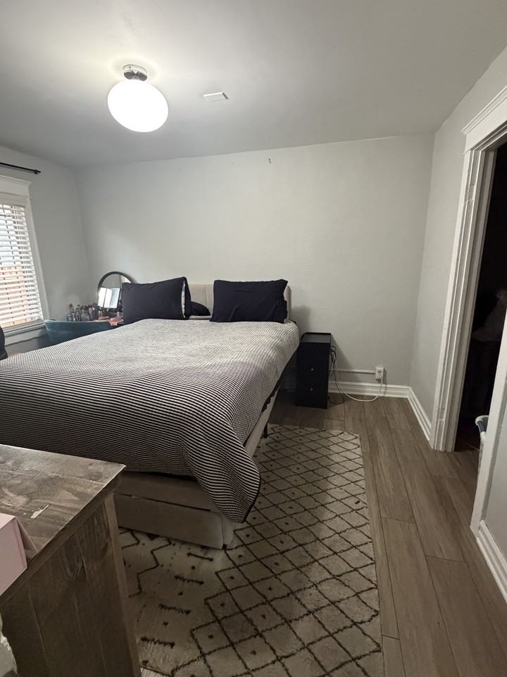 2068 W 52nd St #NA - Photo 5 of 8