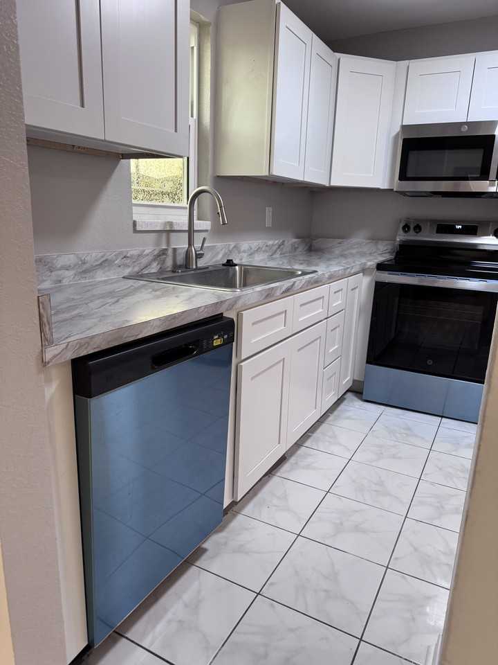 6326 W Providence St #NA - Photo 2 of 20