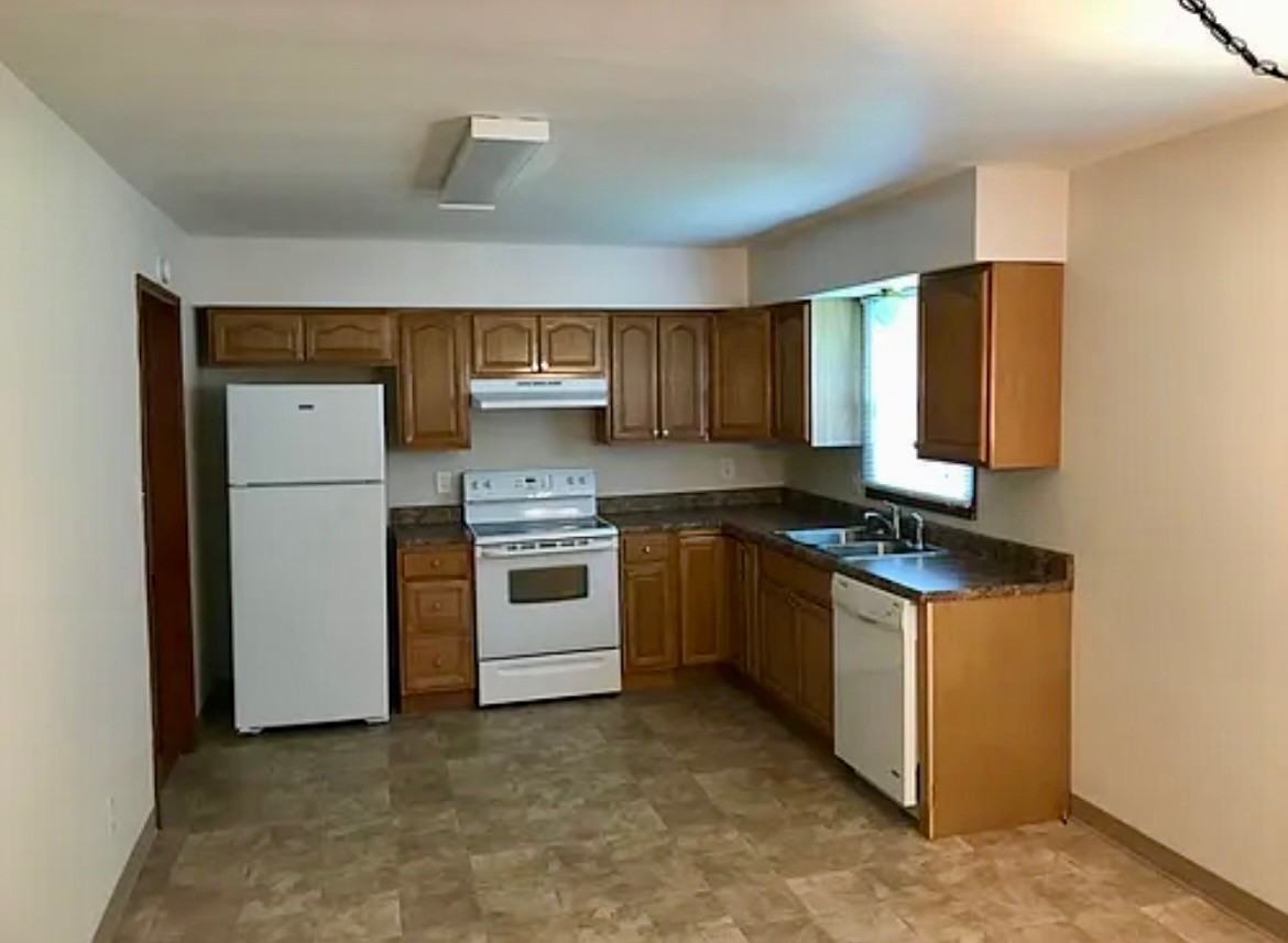 527 Ravenwood Dr #NA - Photo 3 of 10