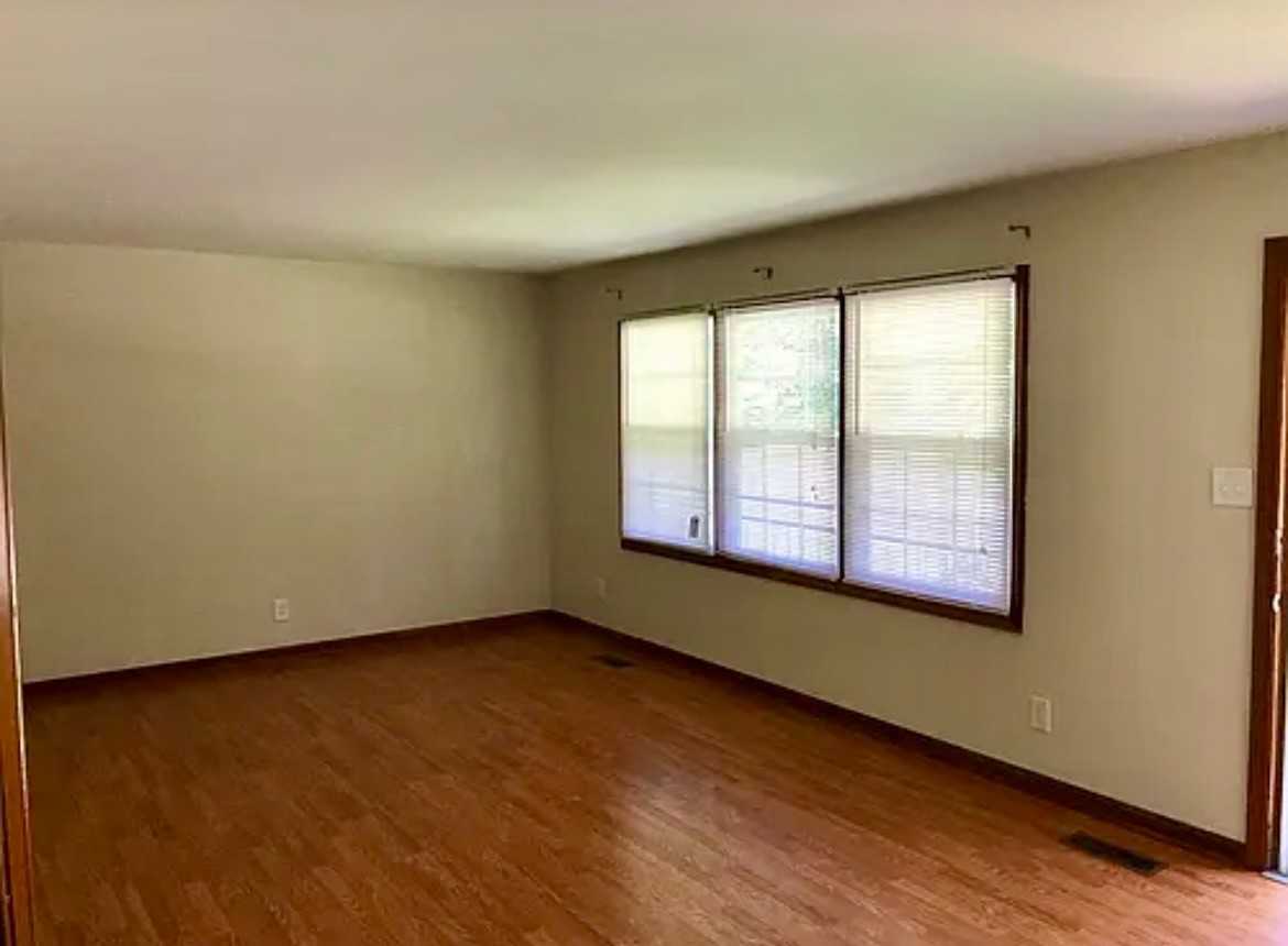 527 Ravenwood Dr #NA - Photo 4 of 10