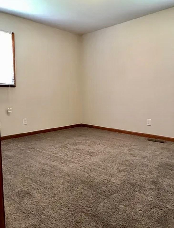 527 Ravenwood Dr #NA - Photo 6 of 10
