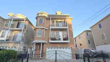 featured image of 131 Bellair Pl #3