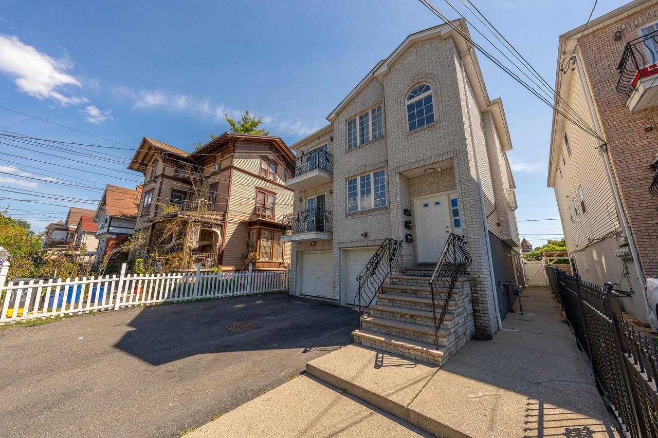 128-130 Lincoln Ave #1