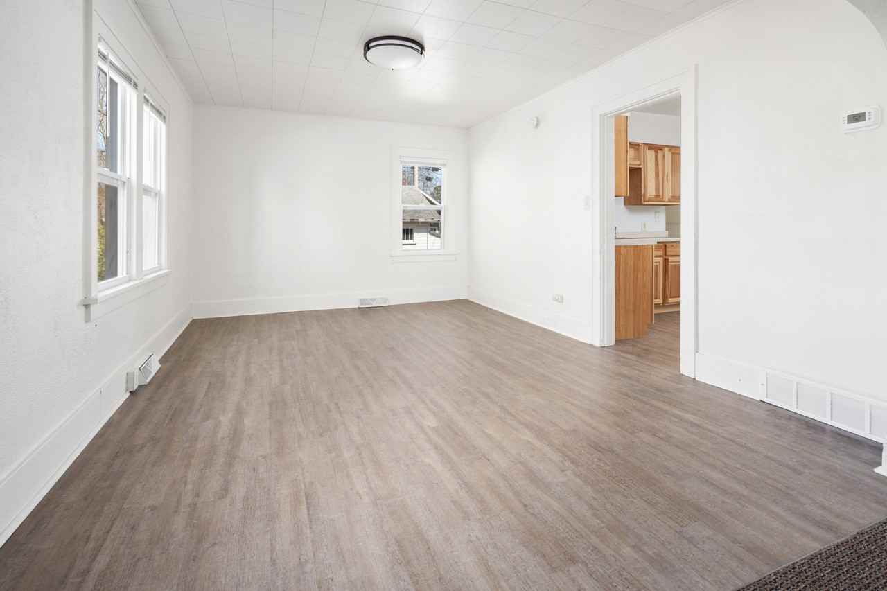 112 16th Ave S #NA - Photo 3 of 17