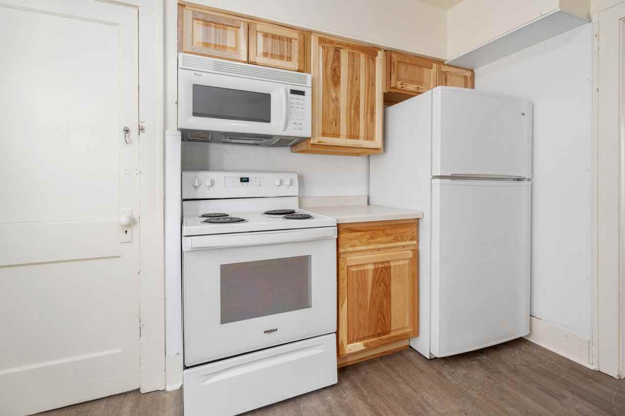 112 16th Ave S #NA - Photo 4 of 17