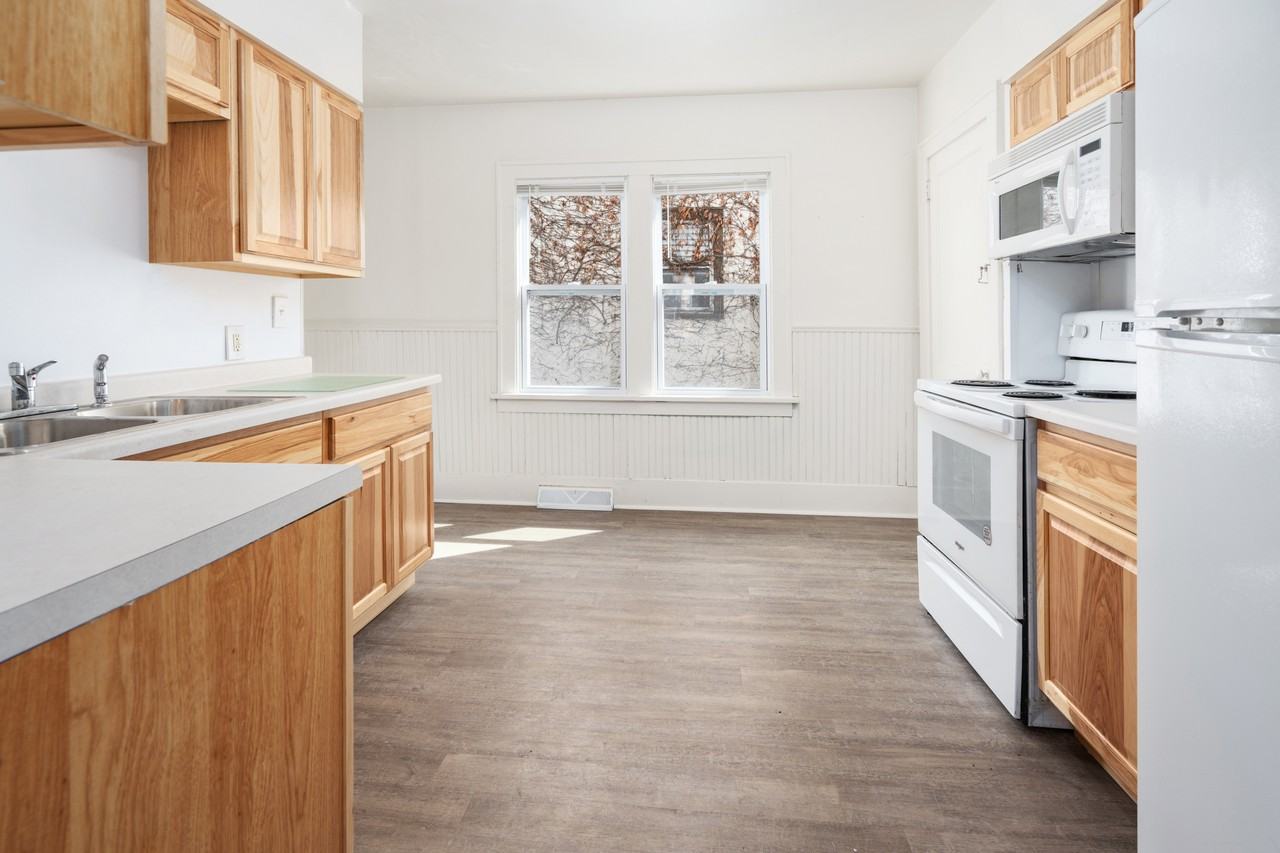 112 16th Ave S #NA - Photo 6 of 17