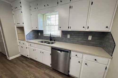 1665 Elmwood Drive - Photo 3 of 11