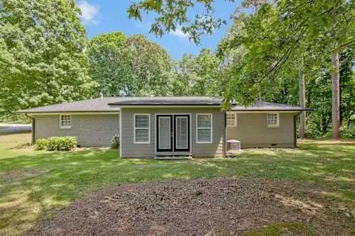 1665 Elmwood Drive - Photo 5 of 11
