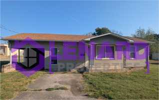featured image of 723 E College St