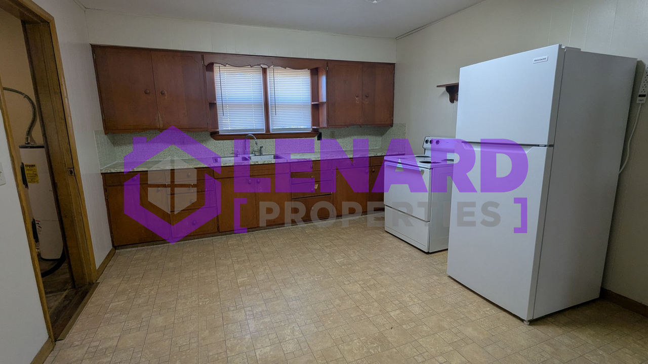 723 E College St - Photo 3 of 13