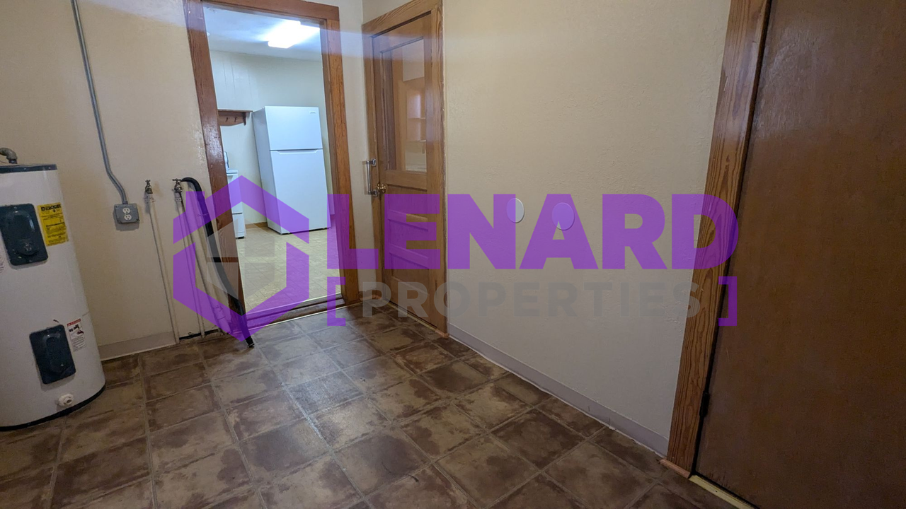 723 E College St - Photo 4 of 13
