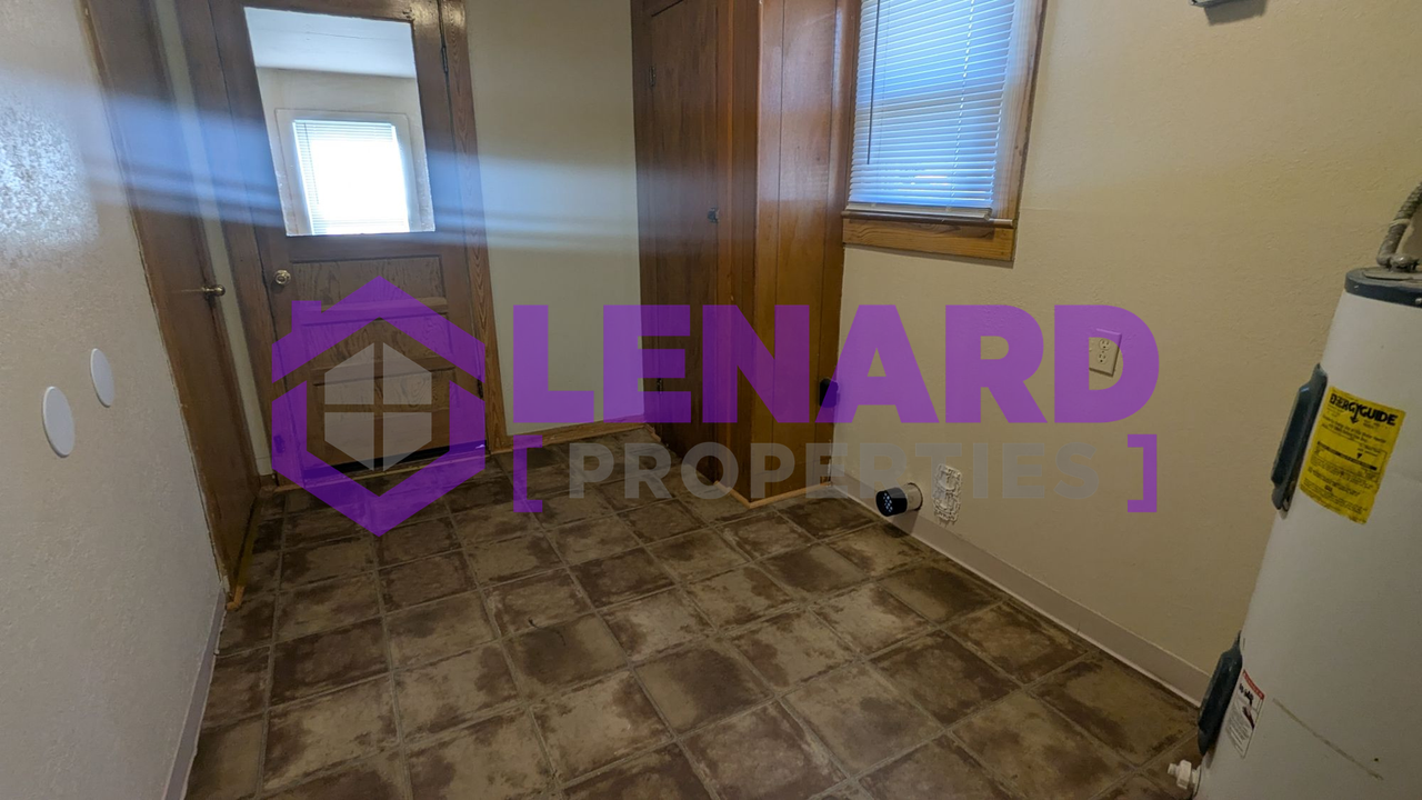 723 E College St - Photo 5 of 13
