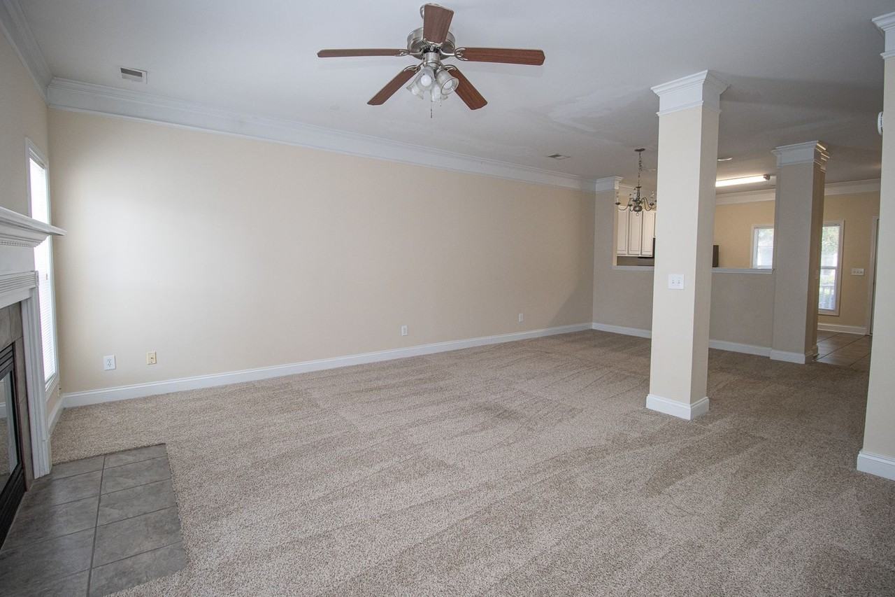 223 Forest Green Dr - Photo 5 of 23
