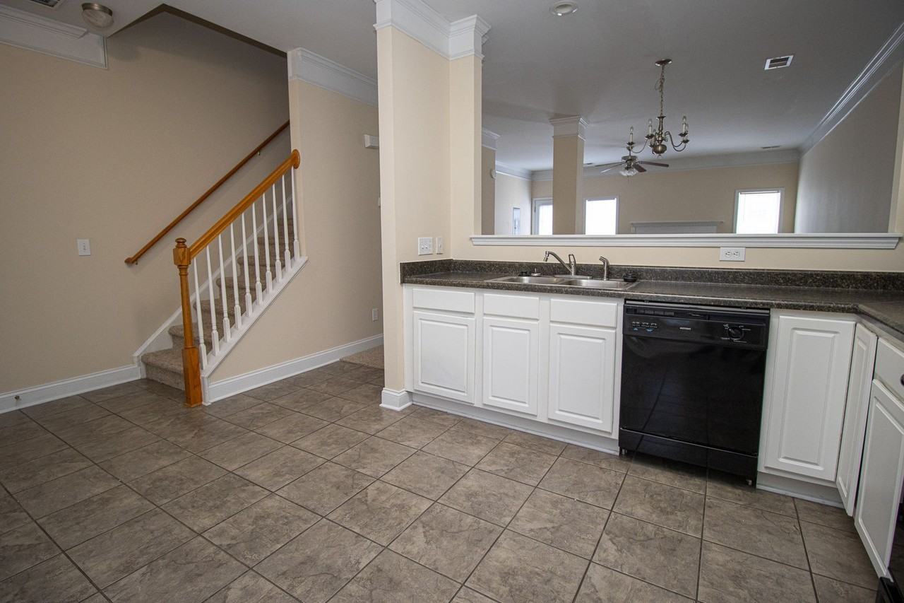 223 Forest Green Dr - Photo 6 of 23