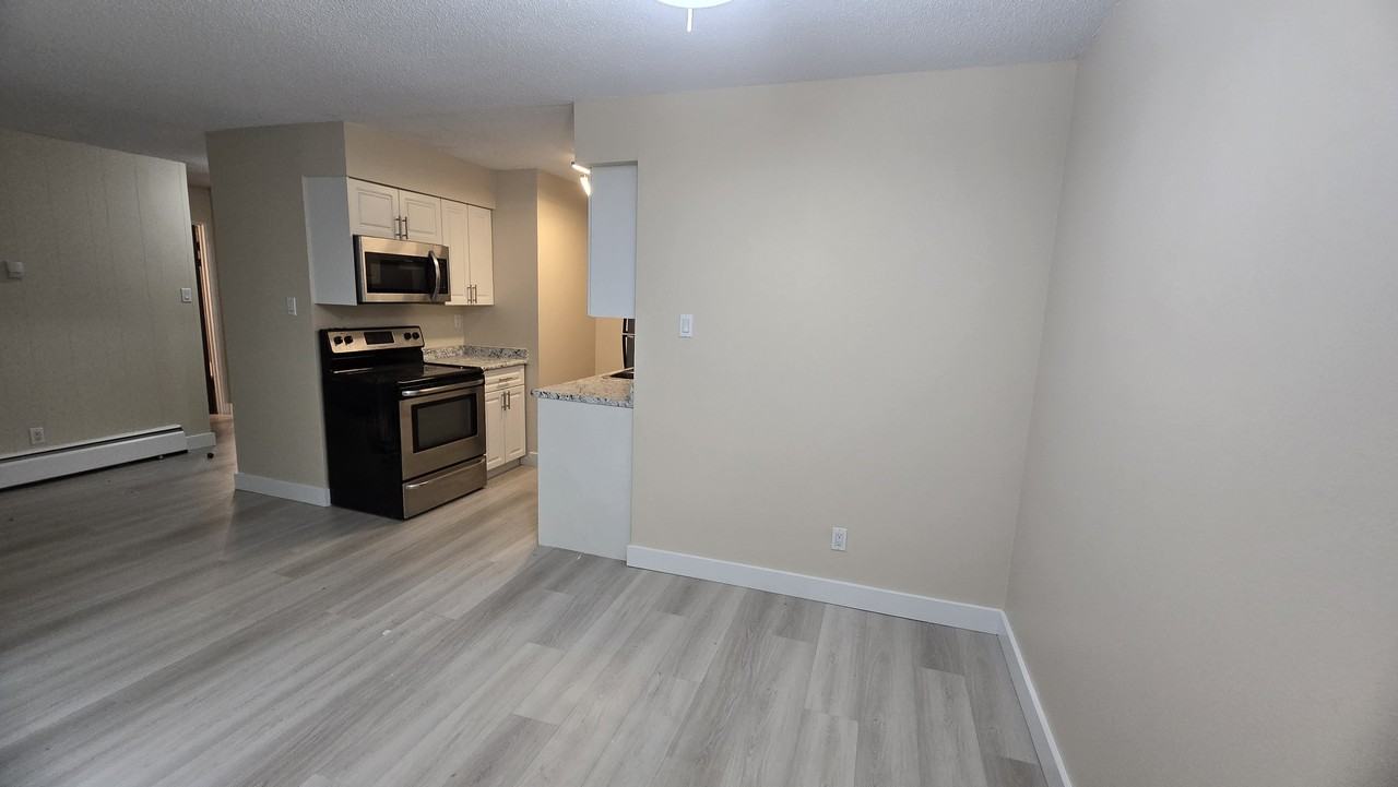 170 5th Street West - Photo 2 of 9
