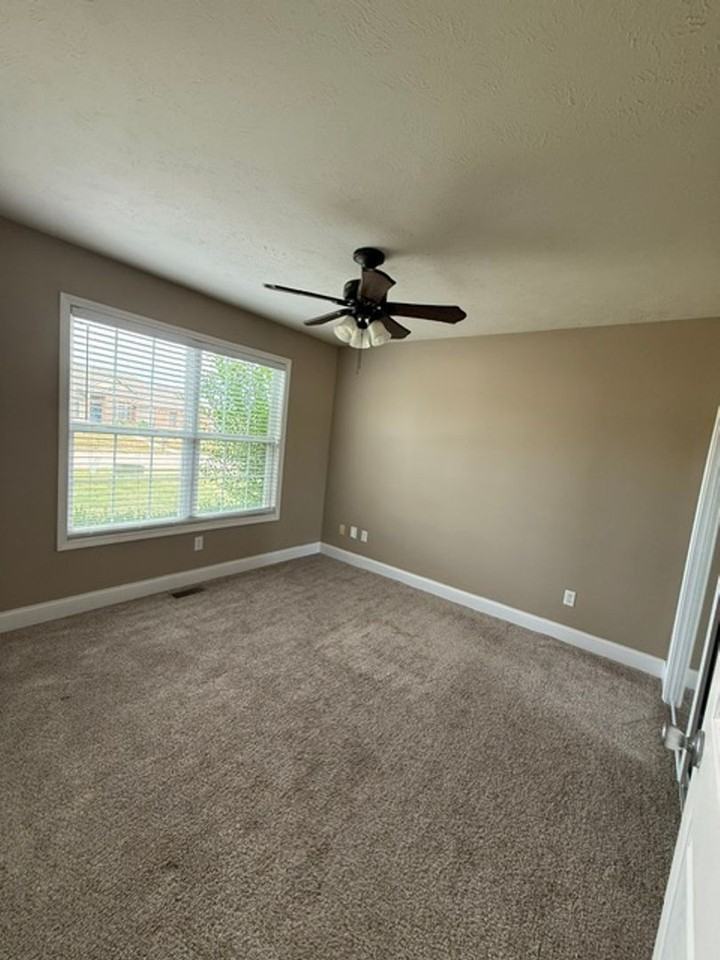 417 Dalhlia Dr - Photo 4 of 11